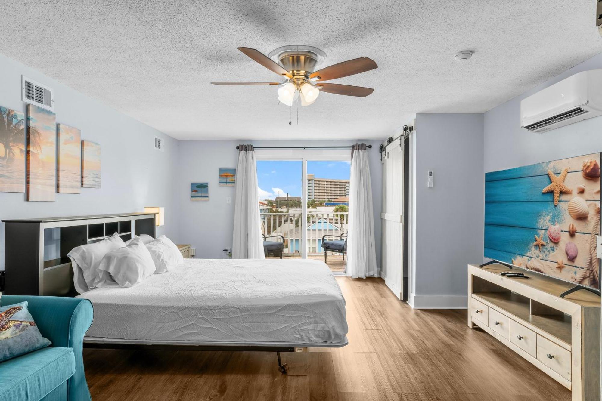 Spacious With Stylish, Modern Decor Throughout! By Dolce Getaways Pcb Holiday home *