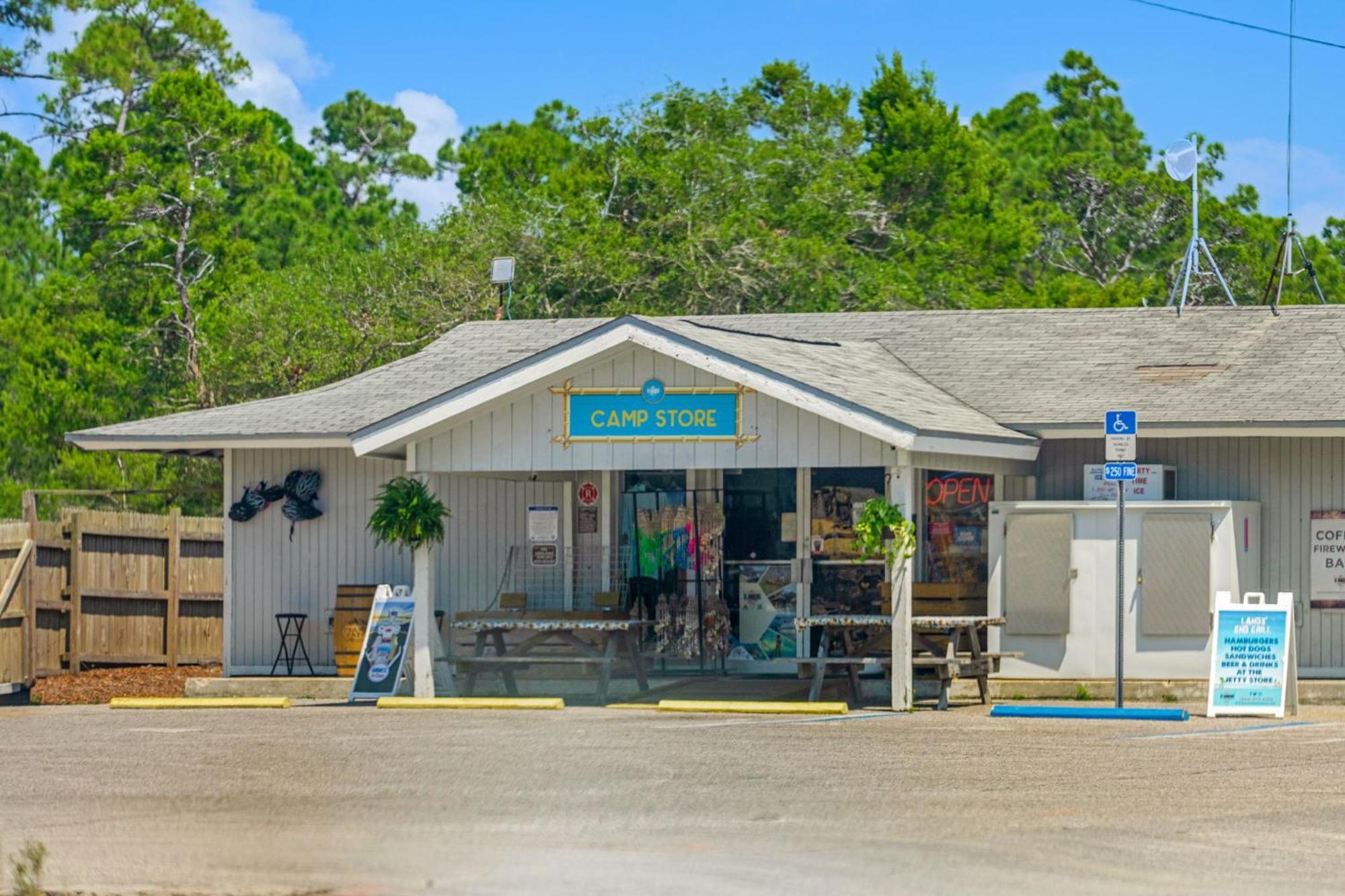 Spacious With Stylish, Modern Decor Throughout! By Dolce Getaways Pcb Holiday home